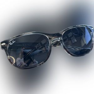 Ray-Ban New Wayfayer. Mint condition